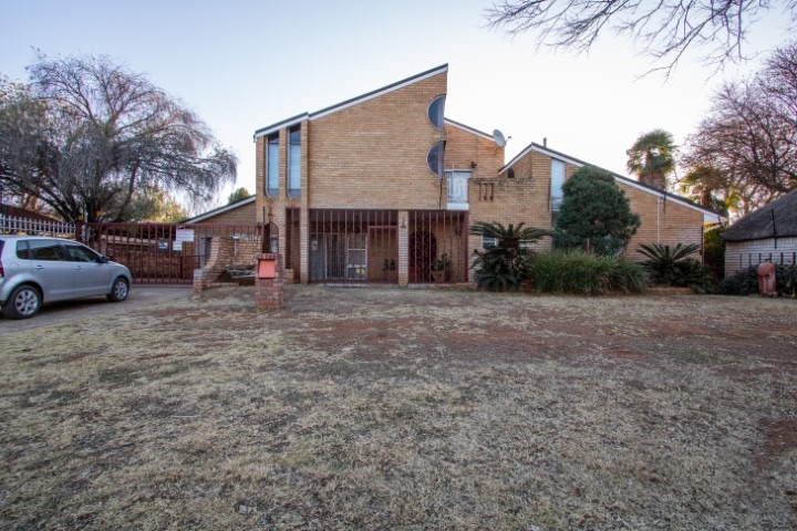 To Let 13 Bedroom Property for Rent in Die Bult North West